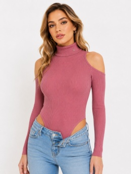 GUESS Prążkowane Body z Golfem i Odkrytymi Ramionami Różowe – Rozmiar L