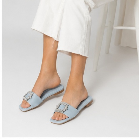 STUART WEITZMAN – luksusowe klapki z kryształową ozdobą Rozmiar: 36