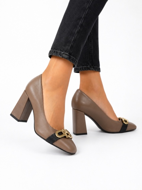 Furla Chain Pump 80 Skórzane Czółenka na Słupku Greige/Cognac Rozmiar 39