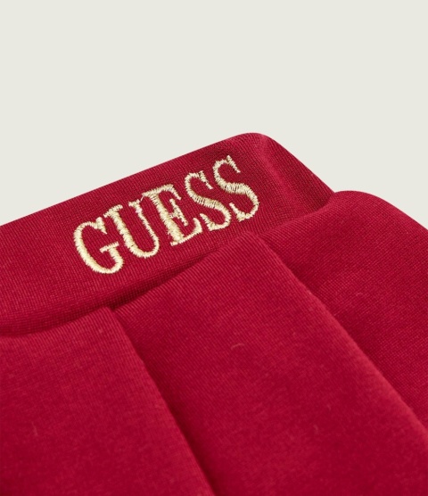GUESS Sukienka dziecięca 3–6 miesięcy bordowa z plisowaną spódniczką