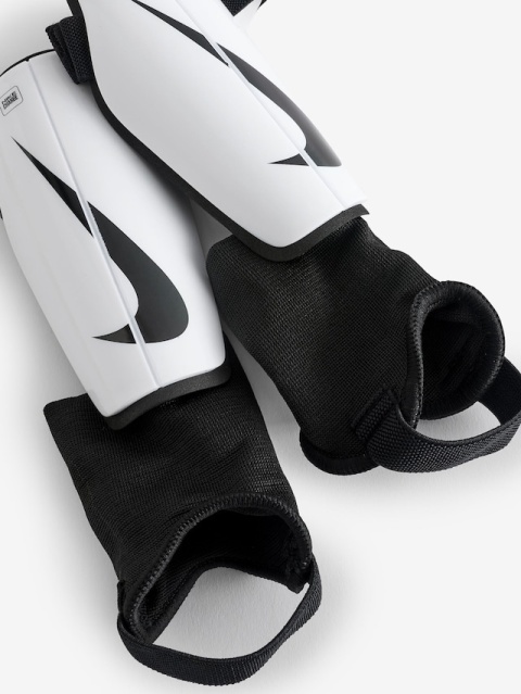Ochraniacze Nike Charge rozmiar L